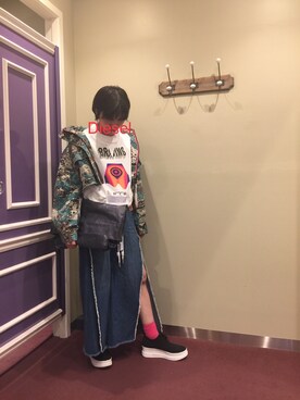 「DIESEL（ディーゼル）のアイテム（クラッチバッグ）」を使った、にんさん（レディース・165cm）の春コーディネート