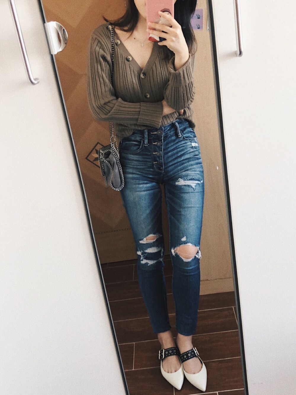 「HOME」｜「American EagleのAEOデニムＸカフェジェギング（デニムパンツ、ブルー系）」を使った、ivyyyyさん（レディース・156cm）の春コーディネートの1枚目の写真
