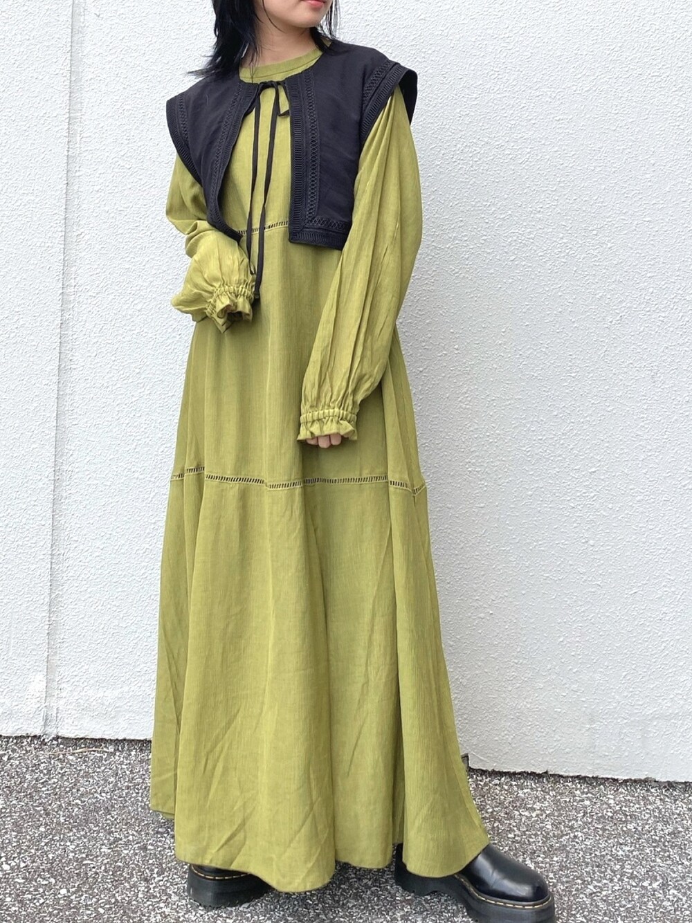「春コーデ、Kastane、cra_ootd、ピスタチオ、ブラック、おでかけコーデ、ブラウス、着回しコーデ、ワンピース、ガーリー」｜「Kastaneの楊柳ティアードハシゴレースワンピース（ワンピース、グリーン系）」を使った、craさん（レディース・154cm）の春コーディネートの1枚目の写真