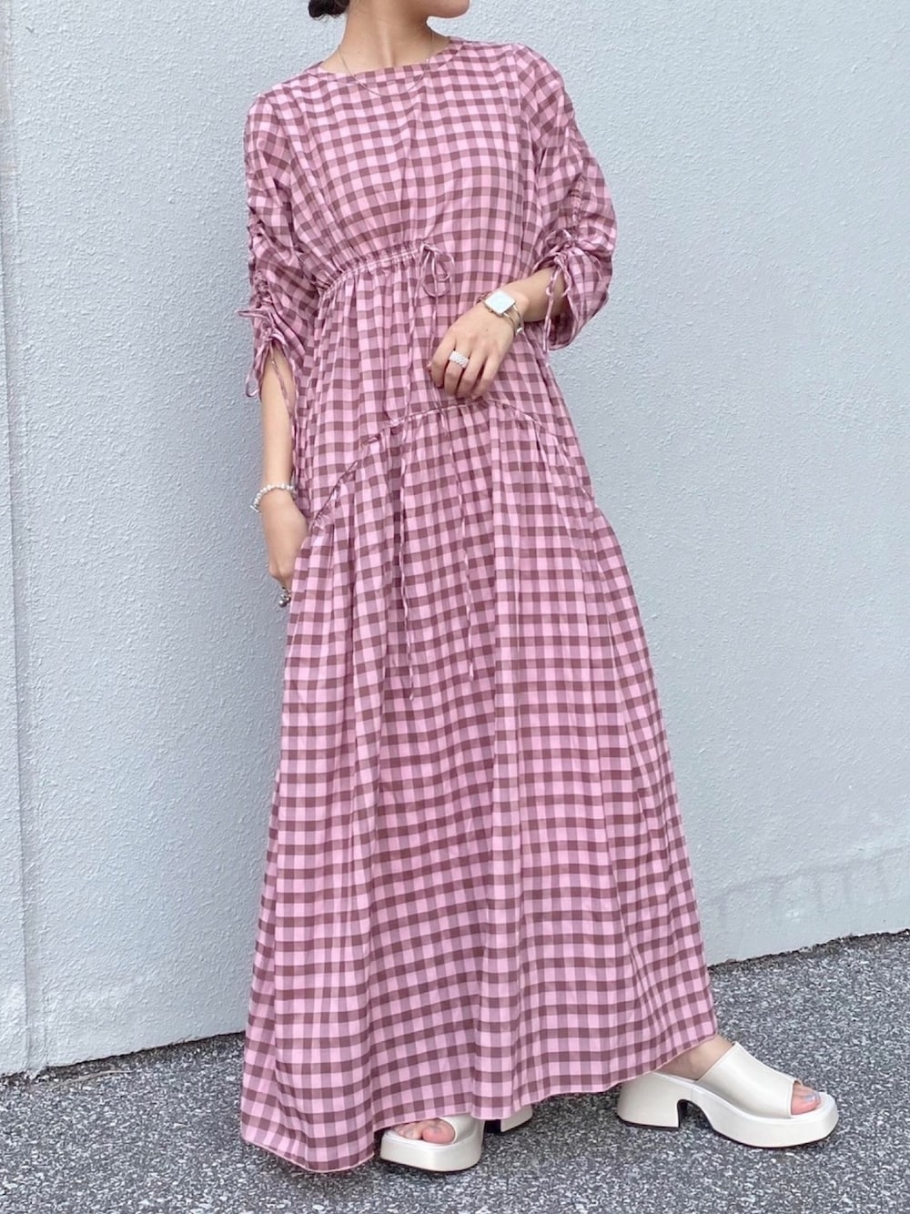 「Kastane、ビタミンカラー、ワンピース、夏コーデ、ギンガムチェック、シアー、ロングワンピース、休日スタイル、お出かけコーデ、cra_ootd」｜「Kastaneのシアーギンガムシャーリングドレス（ワンピース、ピンク系）」を使った、craさん（レディース・154cm）の春コーディネートの1枚目の写真