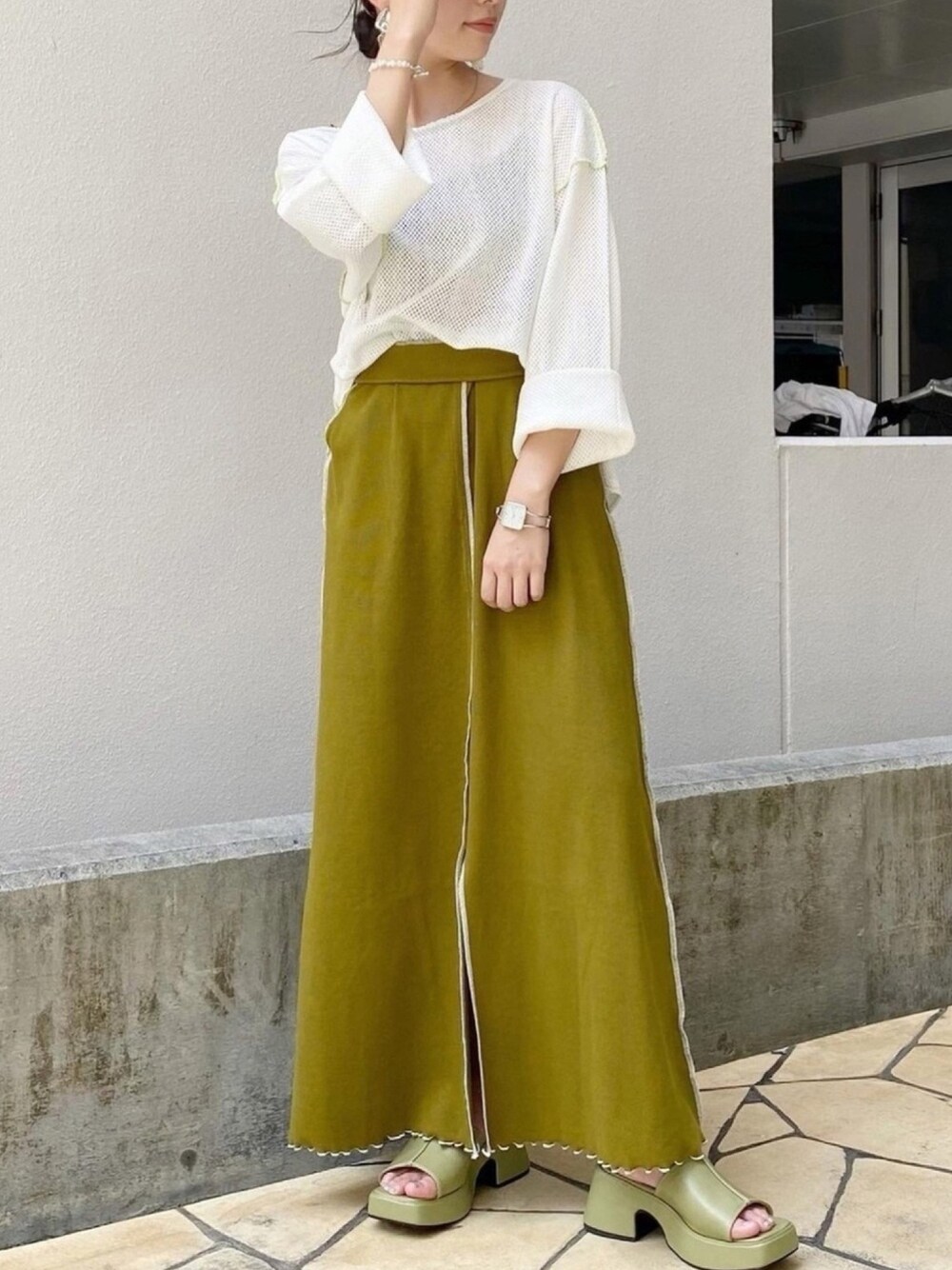 「Kastane、グリーン、サンダル、休日スタイル、夏コーデ、夏、ロングスカート、cra_ootd」｜「Kastaneのパイピングメロウフレアスカート（スカート、グリーン系）」を使った、craさん（レディース・154cm）の春コーディネートの1枚目の写真
