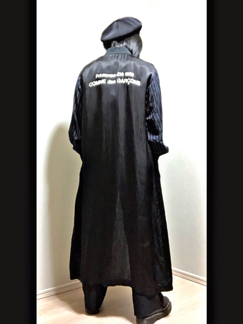 「COMME des GARÇONS、COMME des GARCONS、スタッフコート、Dr.Martens、ドクターマーチン、コムデギャルソン、カンゴール、KANGOL、フォロー返します、スタッフシャツ」｜「COMME des GARCONSのアイテム（ジャケット/アウター、ブラック系）」を使った、きつね使いまみたさん（レディース・155cm）の春コーディネートの1枚目の写真