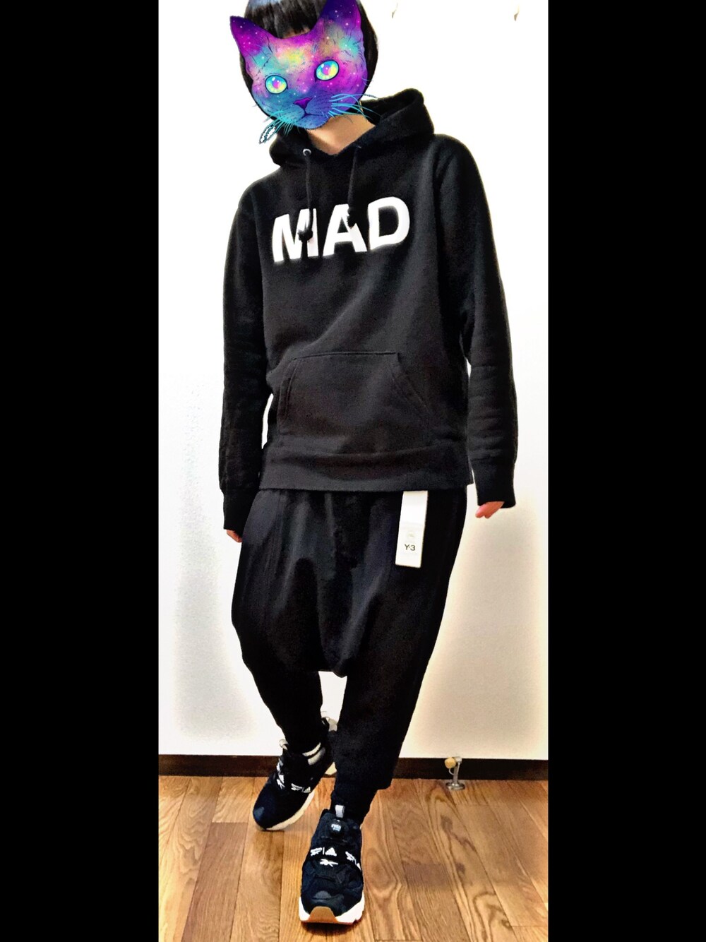 「オールブラック、undercover、MaD、ポンプフューリー、reebok、COMME des GARCONS、Y-3、adidas、フォロー返します、COMME des GARÇONS」｜「MADのMDR4801（パーカー、ブラック系）」を使った、きつね使いまみたさん（レディース・155cm）の冬コーディネートの1枚目の写真