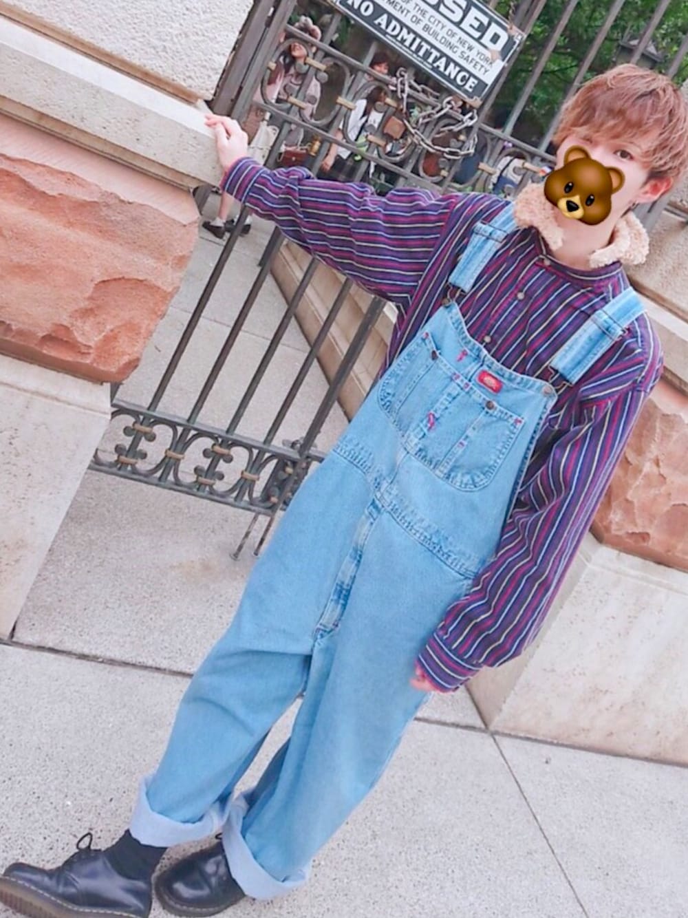 「ディズニー、ディズニーコーデ、下北沢コーデ、古着、古着コーデ、Dr.Martens」｜「Dickiesのアイテム（サロペット/オーバーオール、ブルー系）」を使った、 tさん（メンズ・167cm）の秋コーディネートの1枚目の写真