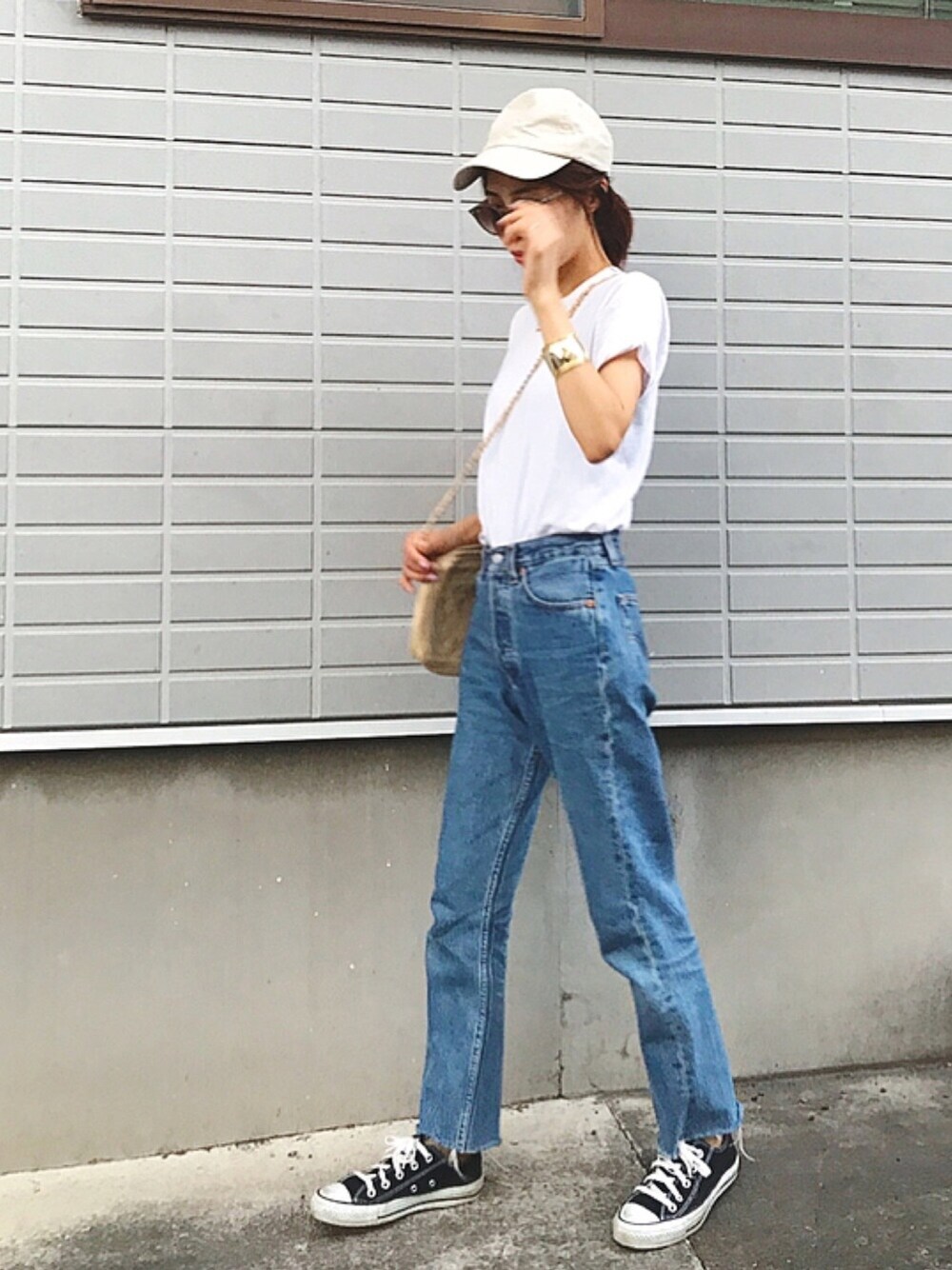 「休日スタイル、オトナカジュアル、ラフ、シンプル、プチプラ、白Tシャツ、denim、古着、キャップ、コンバース」｜「SHIPSのHanes×SHIPS:2-PACK コットンTEE◇（Tシャツ/カットソー、ホワイト系）」を使った、yurieさん（レディース・156cm）の夏コーディネートの1枚目の写真