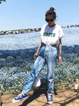 「アイテム（スニーカー、ブルー系）」を使った、yurieさん（レディース・156cm）の春コーディネート