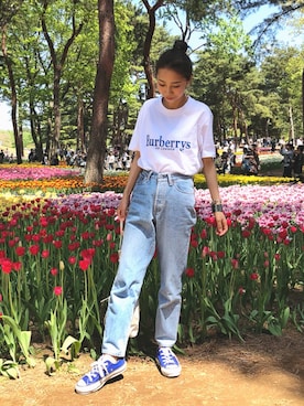 「アイテム（スニーカー、ブルー系）」を使った、yurieさん（レディース・156cm）の春コーディネート