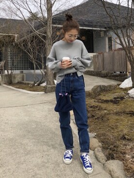 「アイテム（スニーカー、ブルー系）」を使った、yurieさん（レディース・156cm）の冬コーディネート