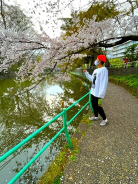 「アイテム（スウェットパンツ）」を使った、日向さん（メンズ・172cm）の春コーディネート