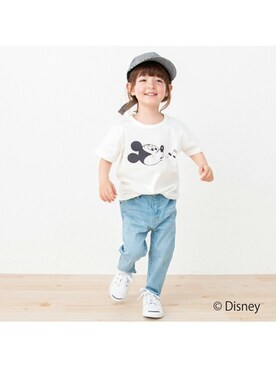 petit　main・b-roomさんの「【DISNEY】ミッキーマウスデザイン星アップリケTシャツ」を使ったコーディネート