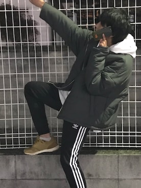 「Guess（ゲス）のアイテム（パーカー）」を使った、ACC さん（メンズ・175cm）の冬コーディネート