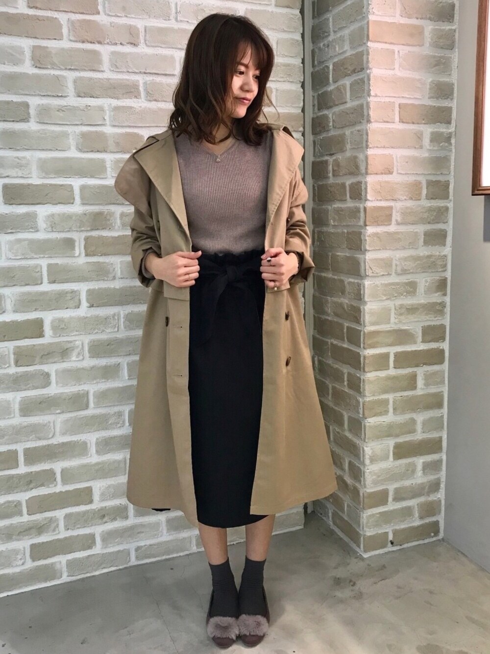 「大人ガーリー、オトナ女子、プチプラ、楽チンコーデ、秋、秋コーデ、ワンピース、ドッキングワンピ、２ＷＡＹ、トレンチコート」｜「earth music&ecologyの【TV CM着用商品】・2wayショート&ロングトレンチ 〇（トレンチコート、ベージュ系）」を使った、うっぴさん（レディース・156cm）の秋コーディネートの1枚目の写真