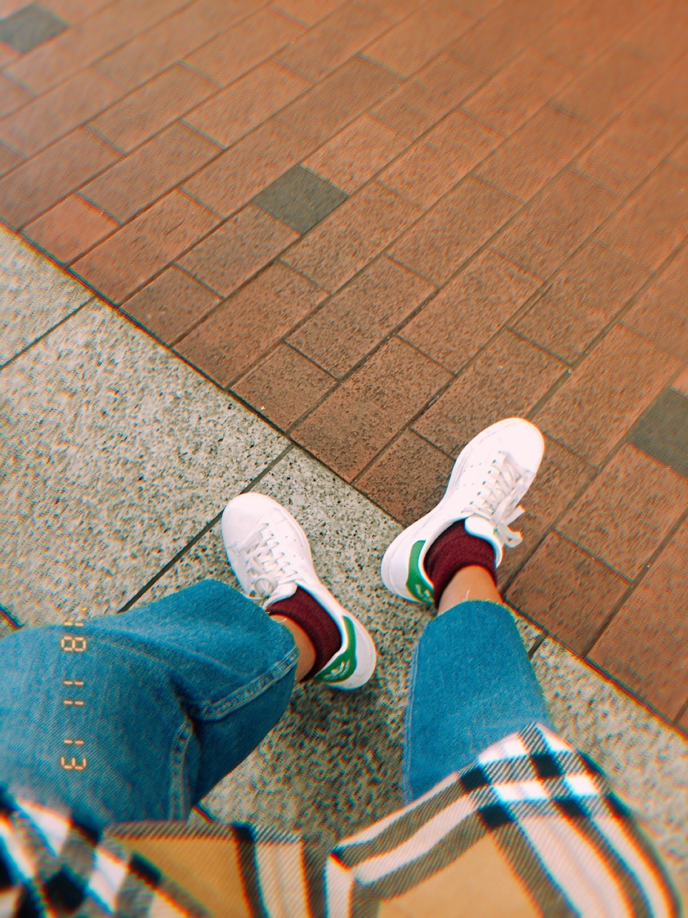「pattern、STYLE、burberry、ZARA、addidas、sneakers、autumn、コーデ、streetstyle」｜「adidasのスタンスミス [STAN SMITH] オリジナルス（スニーカー、ホワイト系）」を使った、Cocoさん（レディース・165cm）の秋コーディネートの1枚目の写真