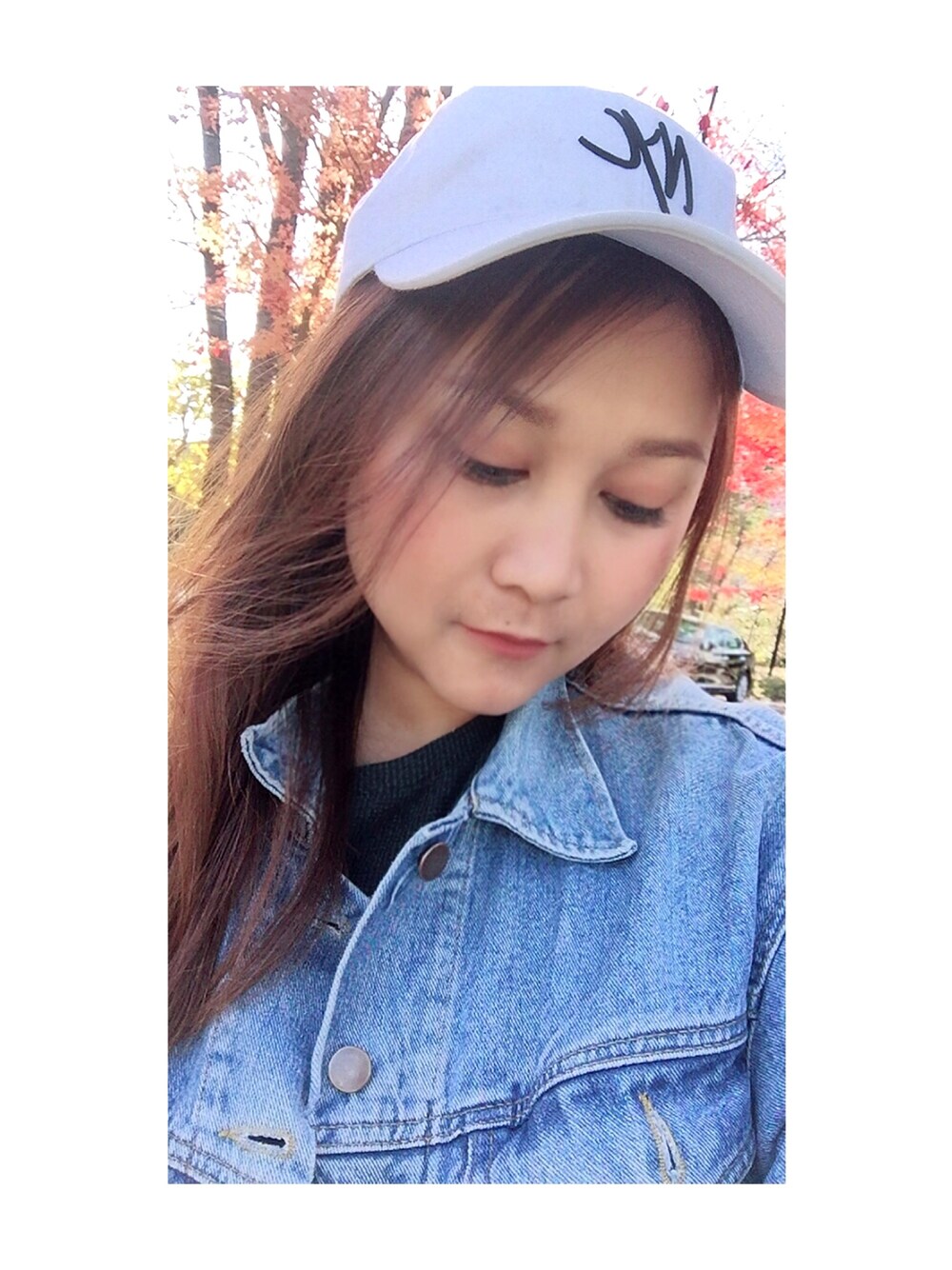 「シンプル、冬コーデ、カジュアル、streetstyle、NEW ERA、hat、denim、jacket 」｜「NEW ERAのアイテム（キャップ、ホワイト系）」を使った、Cocoさん（レディース・165cm）の冬コーディネートの1枚目の写真