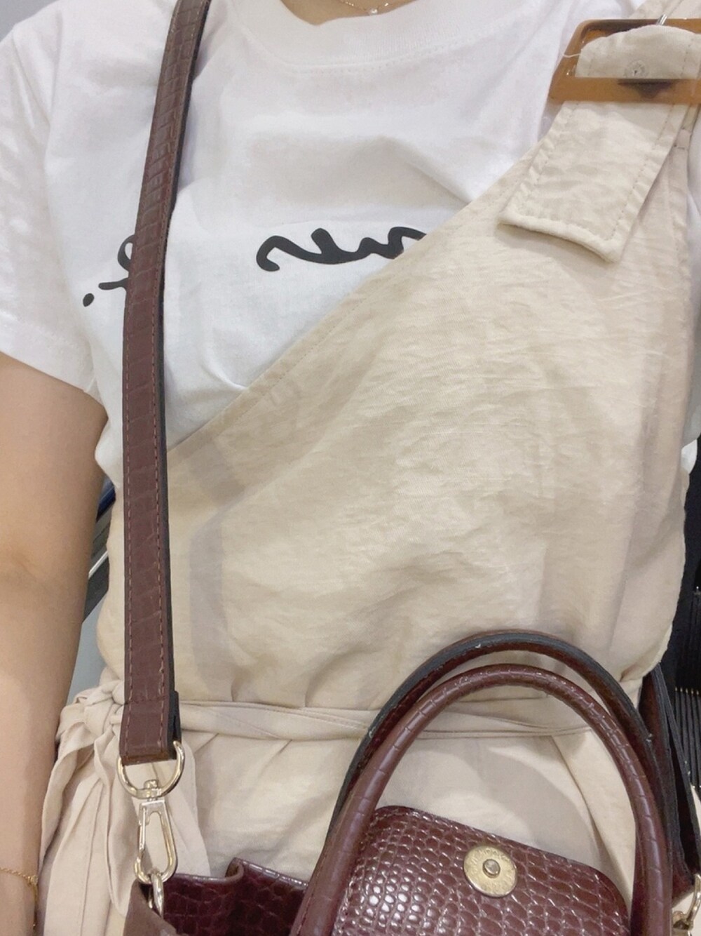 「ロゴT、Tシャツ、ホワイトコーデ、アニエスベー、ワンショルダー、淡色コーデ、おしゃれさんと繋がりたい、いいね、save、フォローお願いします🤑、ワンショルワンピ、淡色女子」｜「agnes b.のS137 TS ロゴTシャツ（Tシャツ/カットソー、ホワイト系）」を使った、りらさん（レディース・165cm）の秋コーディネートの1枚目の写真