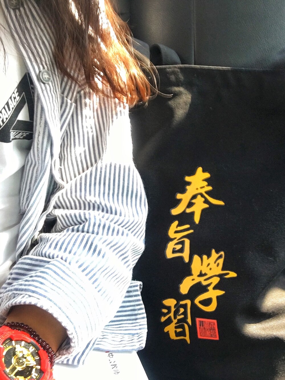 「CASIOのアイテム（アナログ腕時計、レッド系）」を使った、虾仁3さん（レディース・164cm）の春コーディネートの1枚目の写真