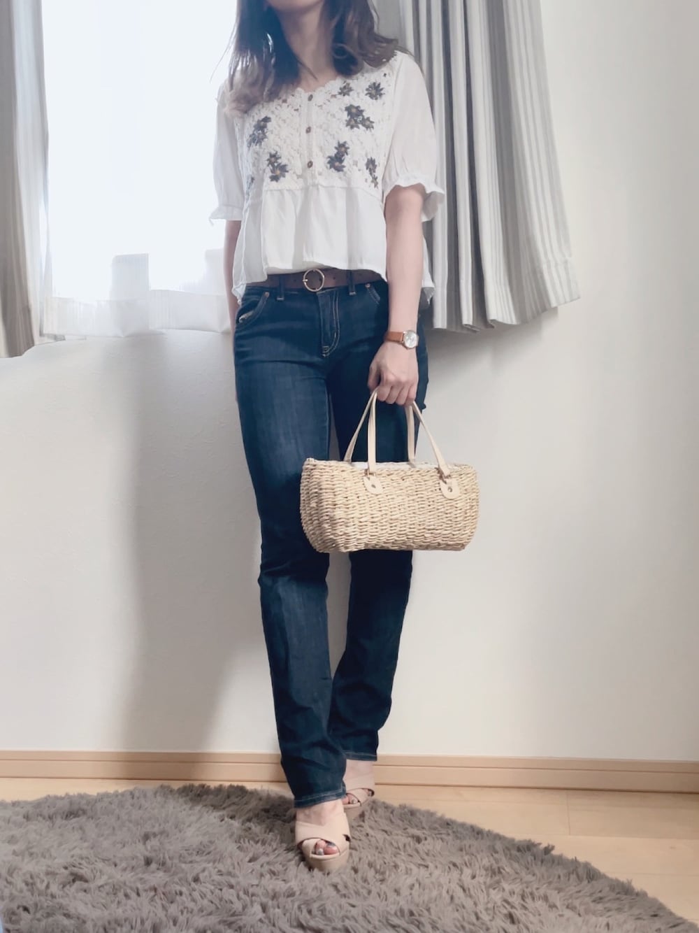 「これが私をアゲる服、カジュアルコーデ、夏コーデ、韓国ファッション」｜「DHOLICのVネック花柄刺繍ブラウス・全2色・t63668（シャツ/ブラウス、ホワイト系）」を使った、🌙さん（レディース・157cm）の春コーディネートの1枚目の写真