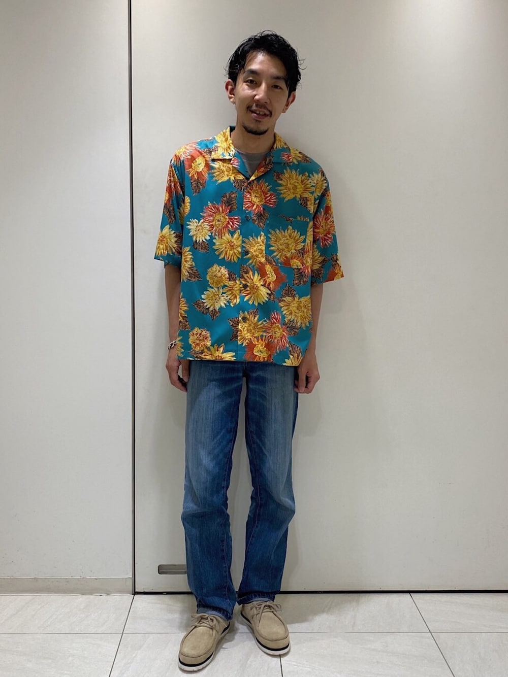 「夏コーデ、開襟シャツ、オープンカラーシャツ、アロハシャツ、カジュアルコーデ、ラフコーデ、デニム、柄シャツ、PUBLIC TOKYO、パブリックトウキョウ」｜「PUBLIC TOKYOの【2020年新作】マルチパターンオープンカラーシャツ/アロハシャツ（半袖開襟シャツ）（シャツ/ブラウス、ブルー系）」を使った、高山 湧士さん（メンズ・174cm）の夏コーディネートの1枚目の写真