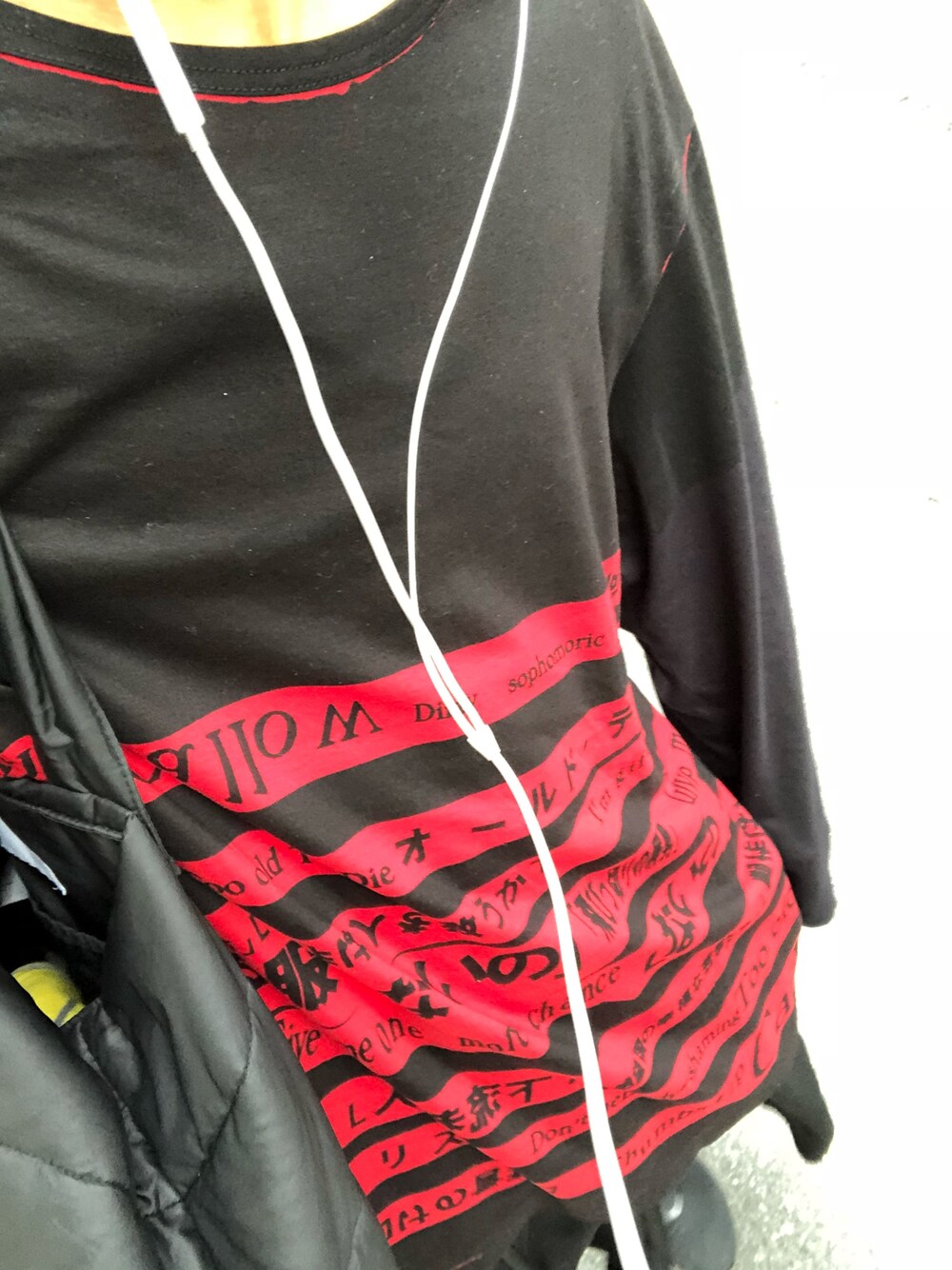 「オーバーサイズ、yohjiyamamoto、yohji yamamoto pour homme、着る服ないの、黒、赤、18ss」｜「Yohji Yamamoto POUR HOMMEのアイテム（Tシャツ/カットソー、ブラック系）」を使った、RCさん（メンズ・175cm）の夏コーディネートの1枚目の写真