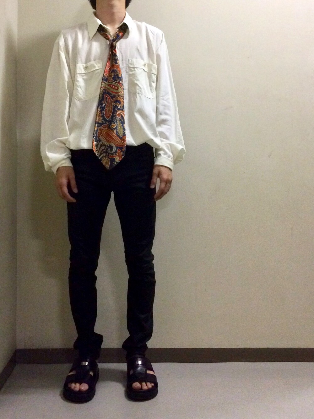「オーバーサイズ、シャツスタイル、Diesel、GUCCI、古着、ネクタイ、ヴィンテージ、モード、Vライン、スキニーデニム」｜「古着のアイテム（ネクタイ、その他）」を使った、がっちさん（メンズ・173cm）の春コーディネートの1枚目の写真
