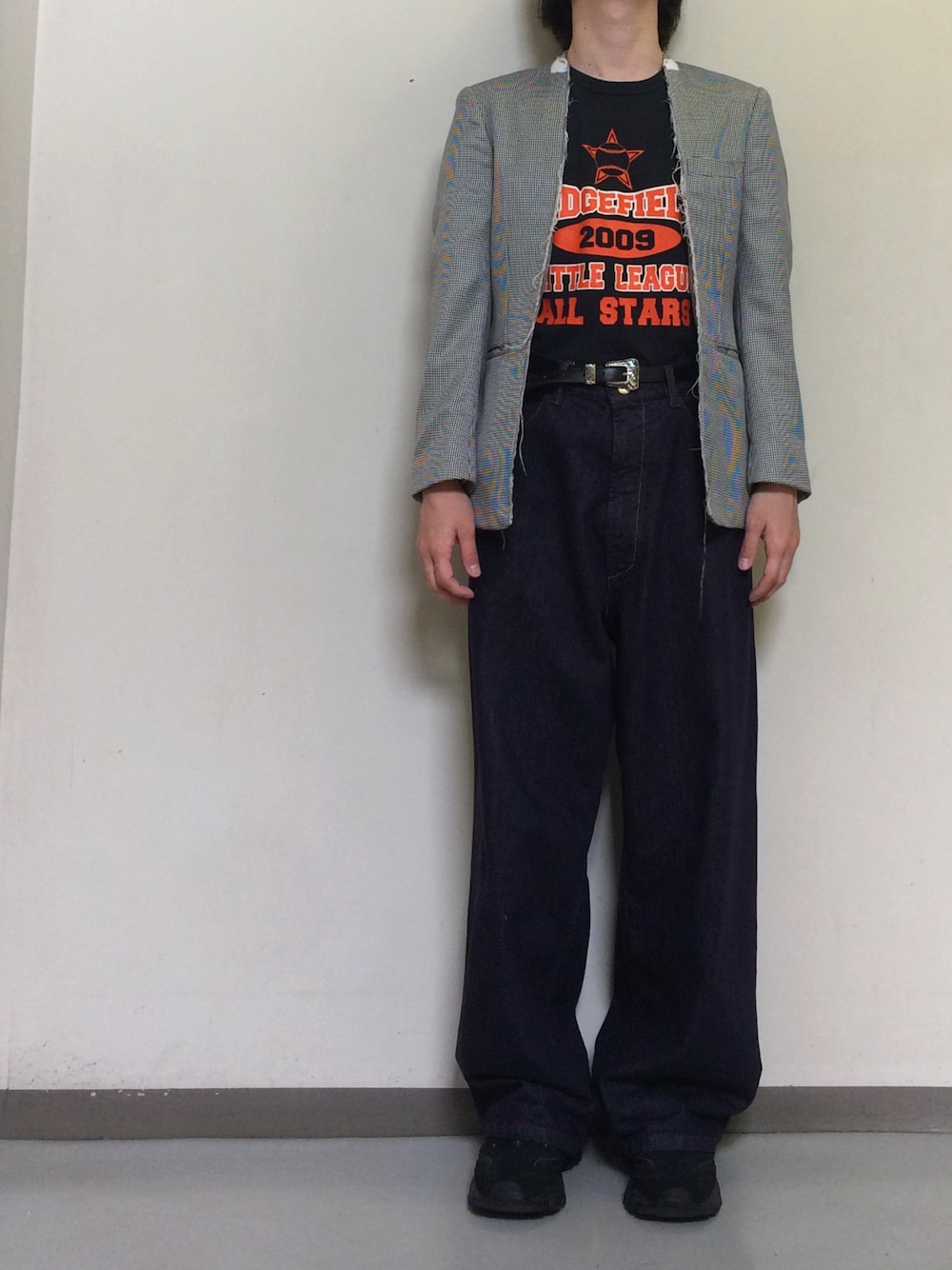 「COMME des GARCONS、MARNI、スニーカー、古着、タックイン、Aライン、ジャケット、ワイドパンツ、ストリート、モード」｜「古着のアイテム（Tシャツ/カットソー、ブラック系）」を使った、がっちさん（メンズ・173cm）の夏コーディネートの1枚目の写真