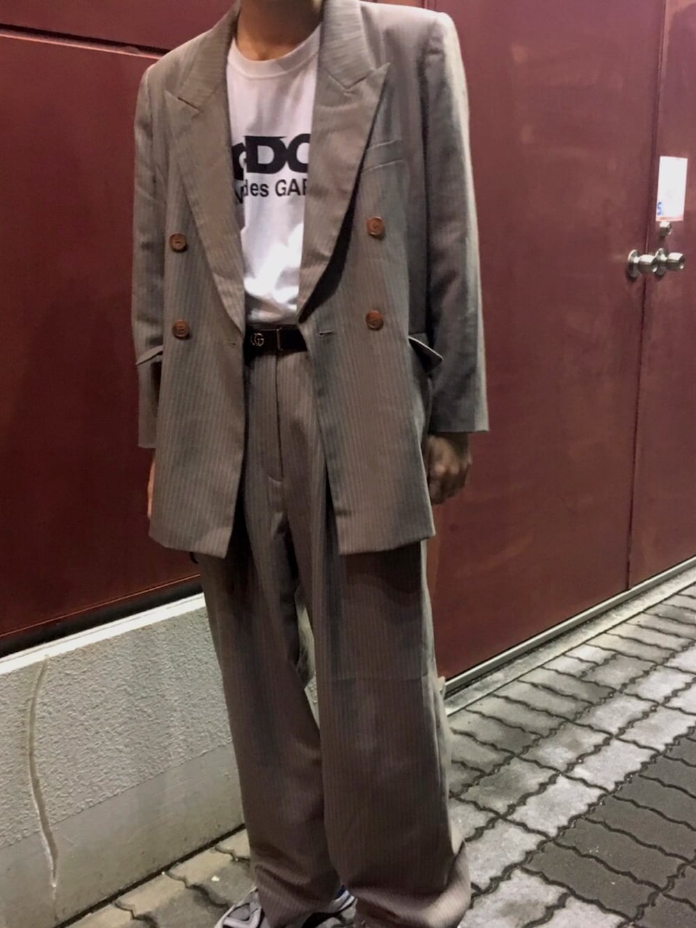 「LITTLEBIG、セットアップ、オーバーサイズ、コムデギャルソン、CDG、ダッドスニーカー、タックイン、モード、古着、シンプル」｜「COMME des GARCONSのアイテム（Tシャツ/カットソー、ホワイト系）」を使った、がっちさん（メンズ・173cm）の冬コーディネートの1枚目の写真