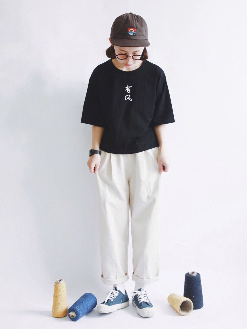 「休日スタイル、ootd」｜「十豆口のアイテム（Tシャツ/カットソー、ブラック系）」を使った、王喜儿さん（レディース・156cm）の春コーディネートの1枚目の写真