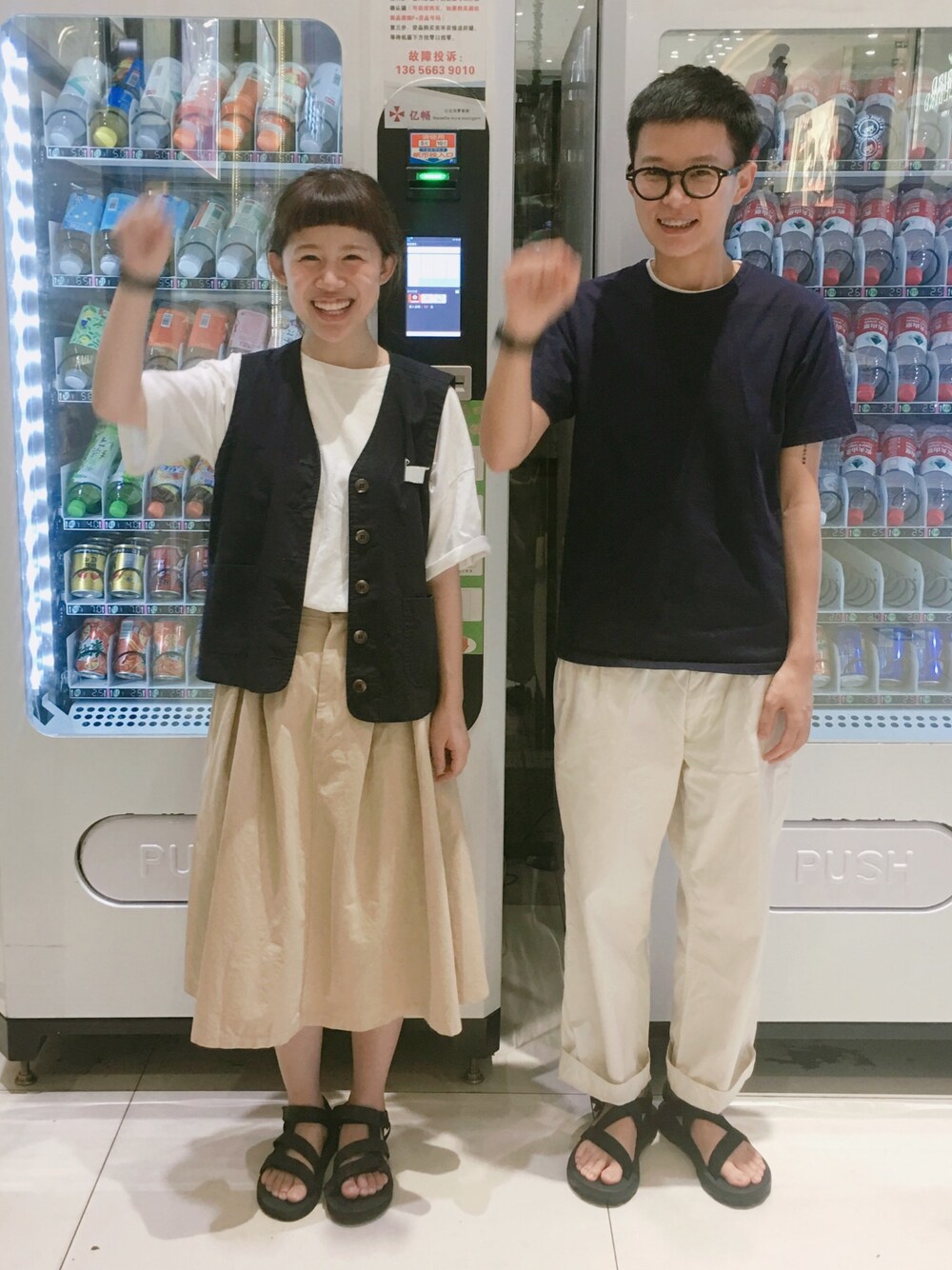 「couple、大人カジュアル、夏コーデ、白トップス」｜「十豆口のアイテム（スカート、ベージュ系）」を使った、王喜儿さん（レディース・156cm）の夏コーディネートの1枚目の写真