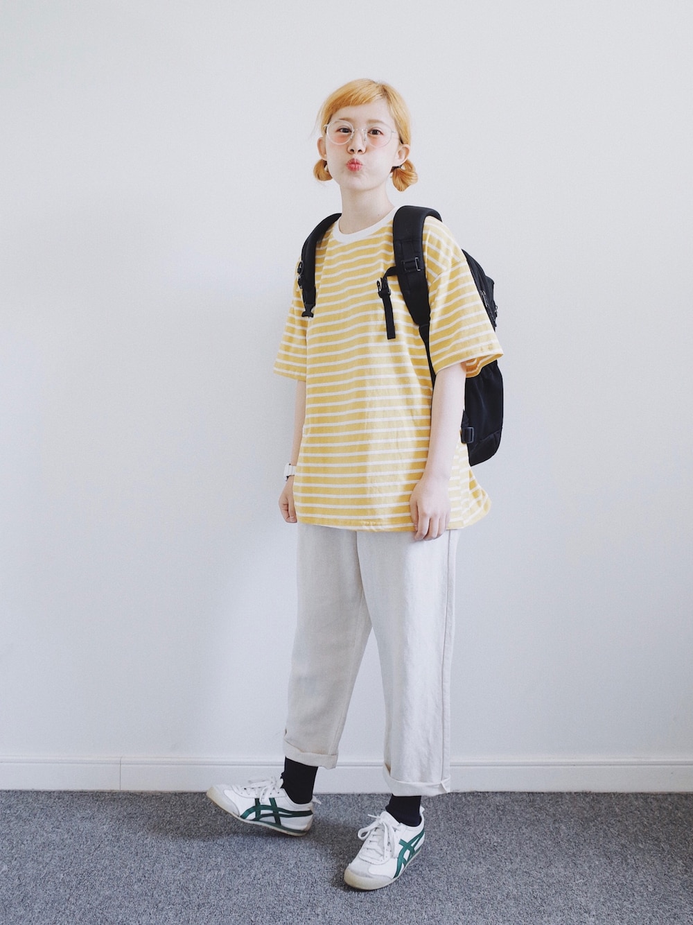 「今日のコーデ、白スニーカー、outfit、低身長」｜「sdokoのアイテム（Tシャツ/カットソー、イエロー系）」を使った、王喜儿さん（レディース・156cm）の春コーディネートの1枚目の写真