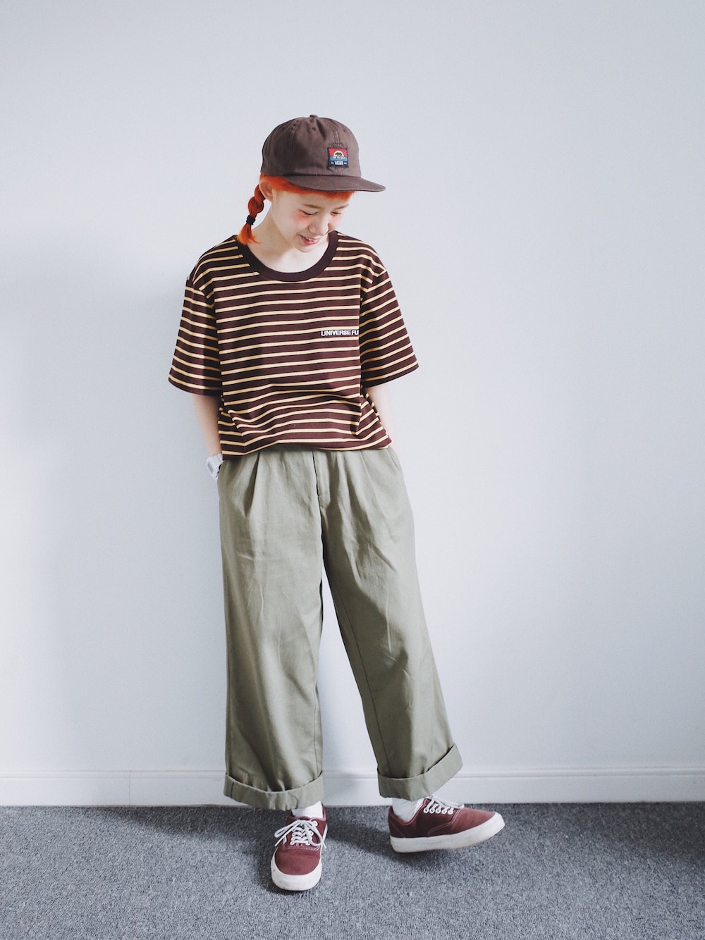 「条纹、夏、boyish」｜「samthingのアイテム（Tシャツ/カットソー、ブラウン系）」を使った、王喜儿さん（レディース・156cm）の夏コーディネートの1枚目の写真