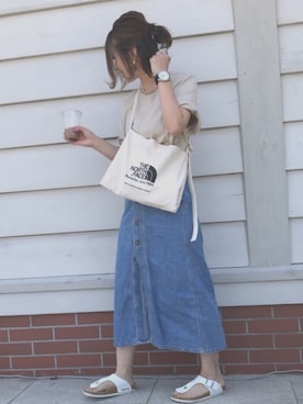 「ベージュTシャツ」｜「アイテム（腕時計）」を使った、Maikoさん（レディース・160cm）の夏コーディネート