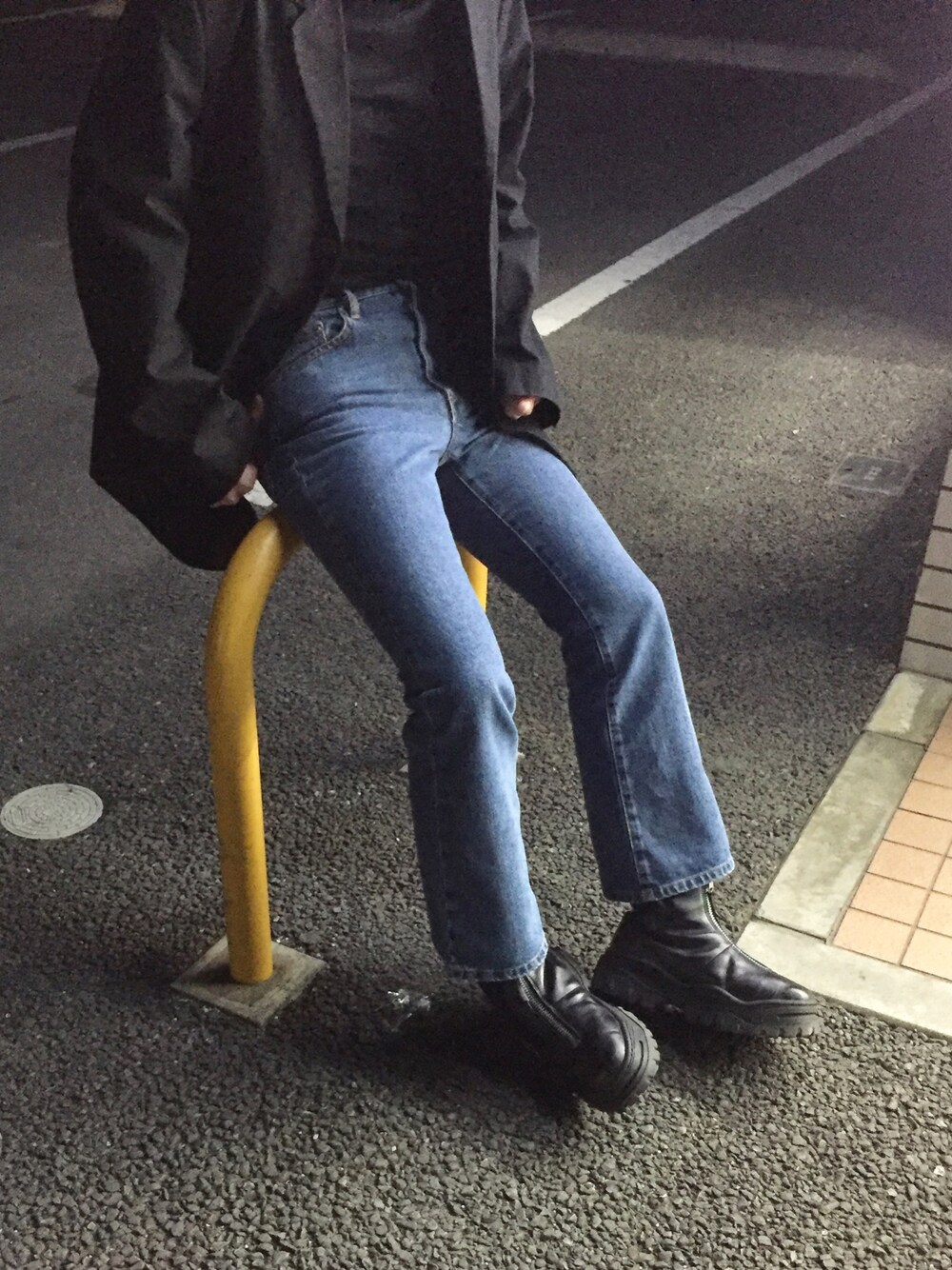 「シンプルコーデ、フレアパンツ、JOHN LAWRENCE SULLIVAN、Y’s for men、EYTYS」｜「JOHN LAWRENCE SULLIVANのアイテム（デニムパンツ、ブルー系）」を使った、 つさん（メンズ・176cm）の冬コーディネートの1枚目の写真