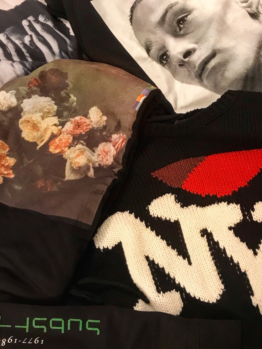 「RAF SIMONS」｜「RAF SIMONSのアイテム（トップス、ブラック系）」を使った、 つさん（メンズ・176cm）の冬コーディネートの1枚目の写真