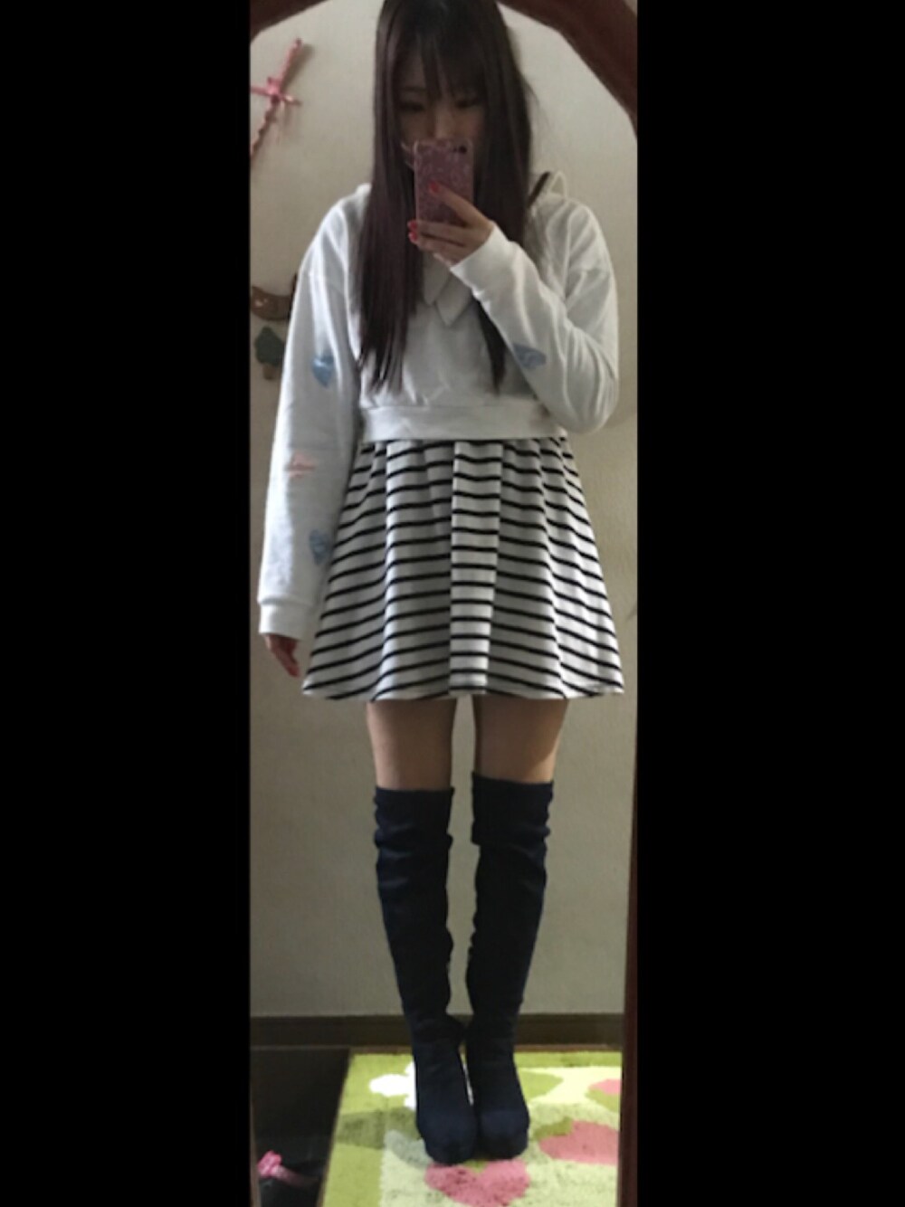 「冬、カジュアルコーデ、ガーリー、男の子×女の子」｜「GRLのアイテム（ワンピース、ホワイト系）」を使った、アラレさん（レディース・154cm）の冬コーディネートの1枚目の写真