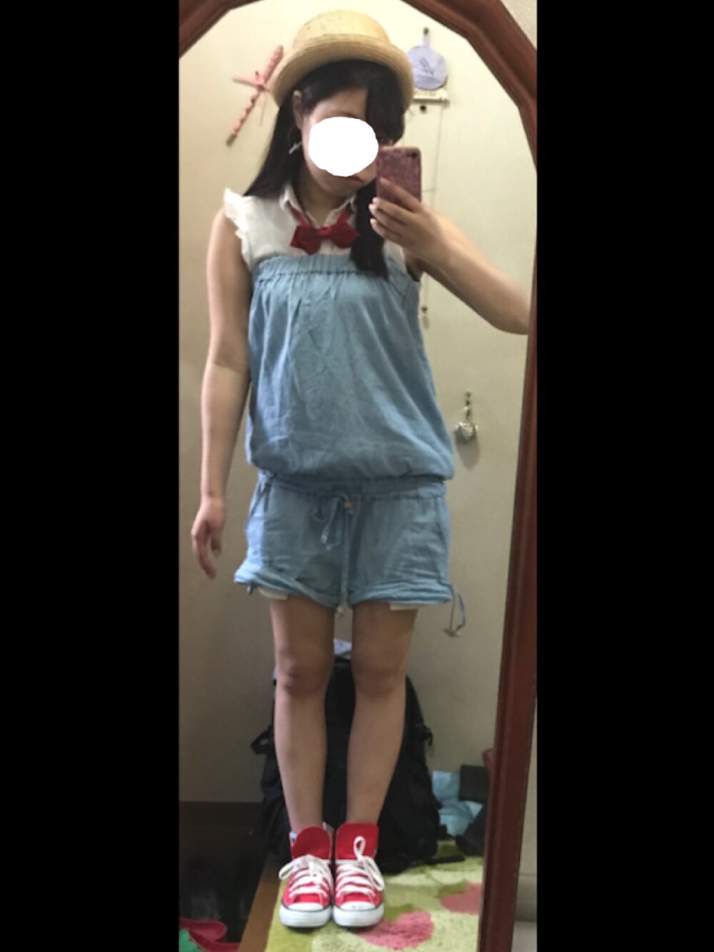 「男の子×女の子、夏、カジュアル、楽チン、ピクニック」｜「CONVERSEのアイテム（スニーカー、レッド系）」を使った、アラレさん（レディース・154cm）の夏コーディネートの1枚目の写真