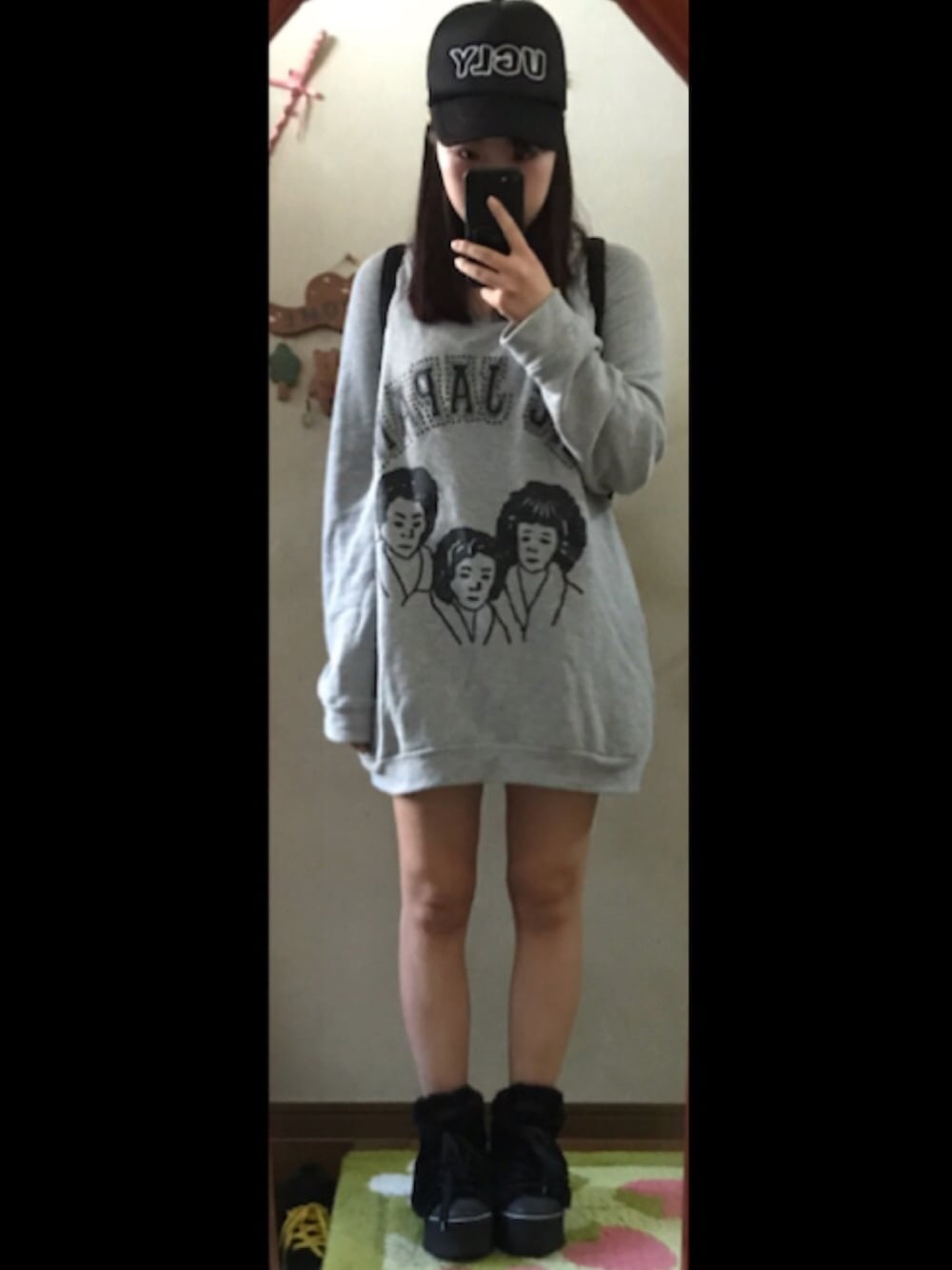 「ストリート服が好き、男の子×女の子、秋、モノトーン、楽チン」｜「WCのアイテム（ワンピース、グレー系）」を使った、アラレさん（レディース・154cm）の秋コーディネートの1枚目の写真