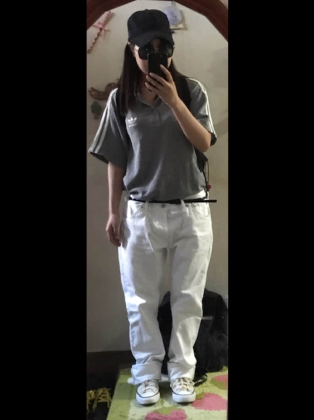 「男の子、モノトーン、カジュアル、秋、古着」｜「adidas Originalsのアイテム（ポロシャツ、グレー系）」を使った、アラレさん（レディース・154cm）の秋コーディネートの1枚目の写真