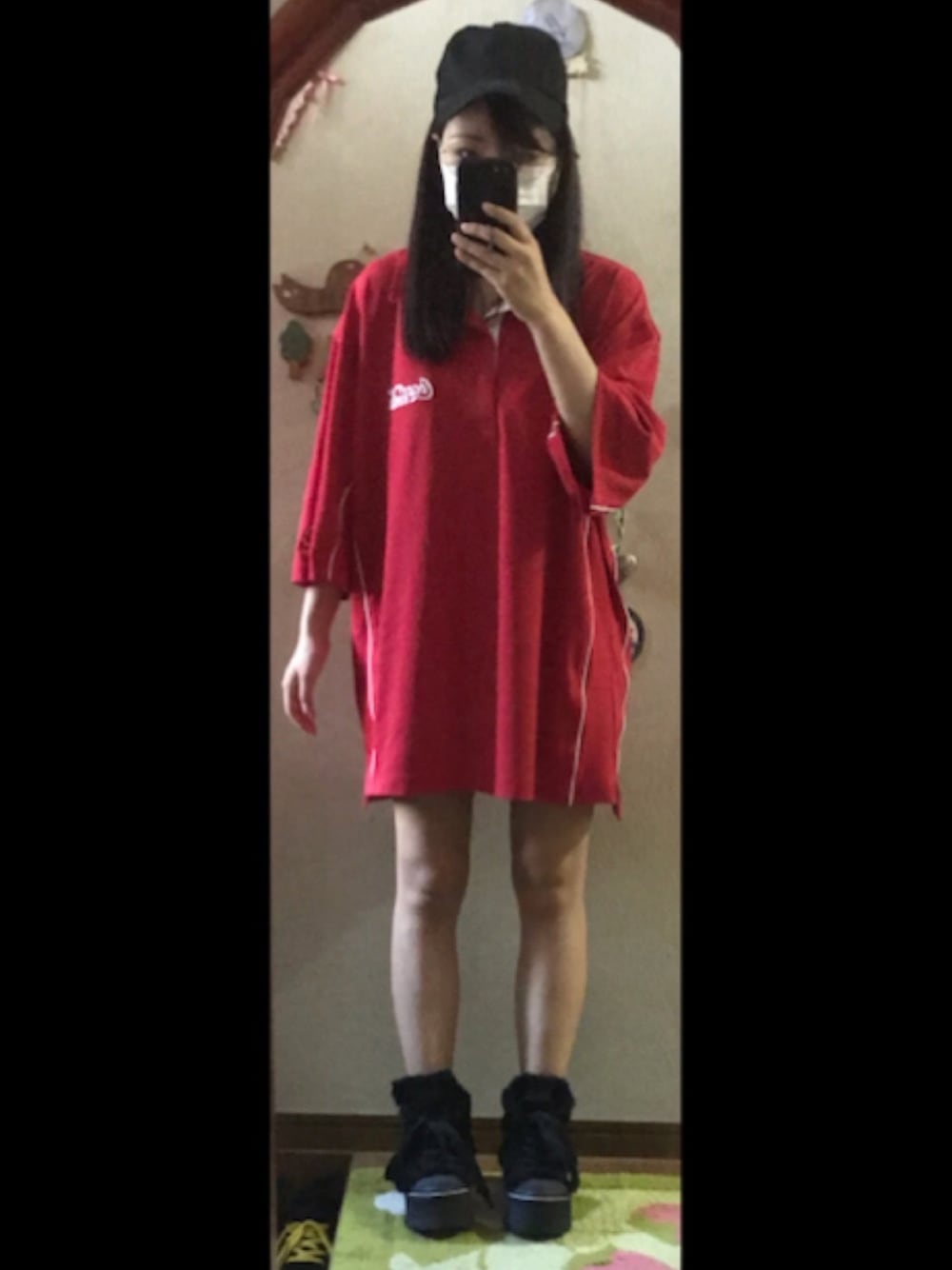 「秋、古着、カジュアル、楽チン、ポロシャツ、まいにちTシャツ」｜「Coca Colaのアイテム（ポロシャツ、レッド系）」を使った、アラレさん（レディース・154cm）の秋コーディネートの1枚目の写真