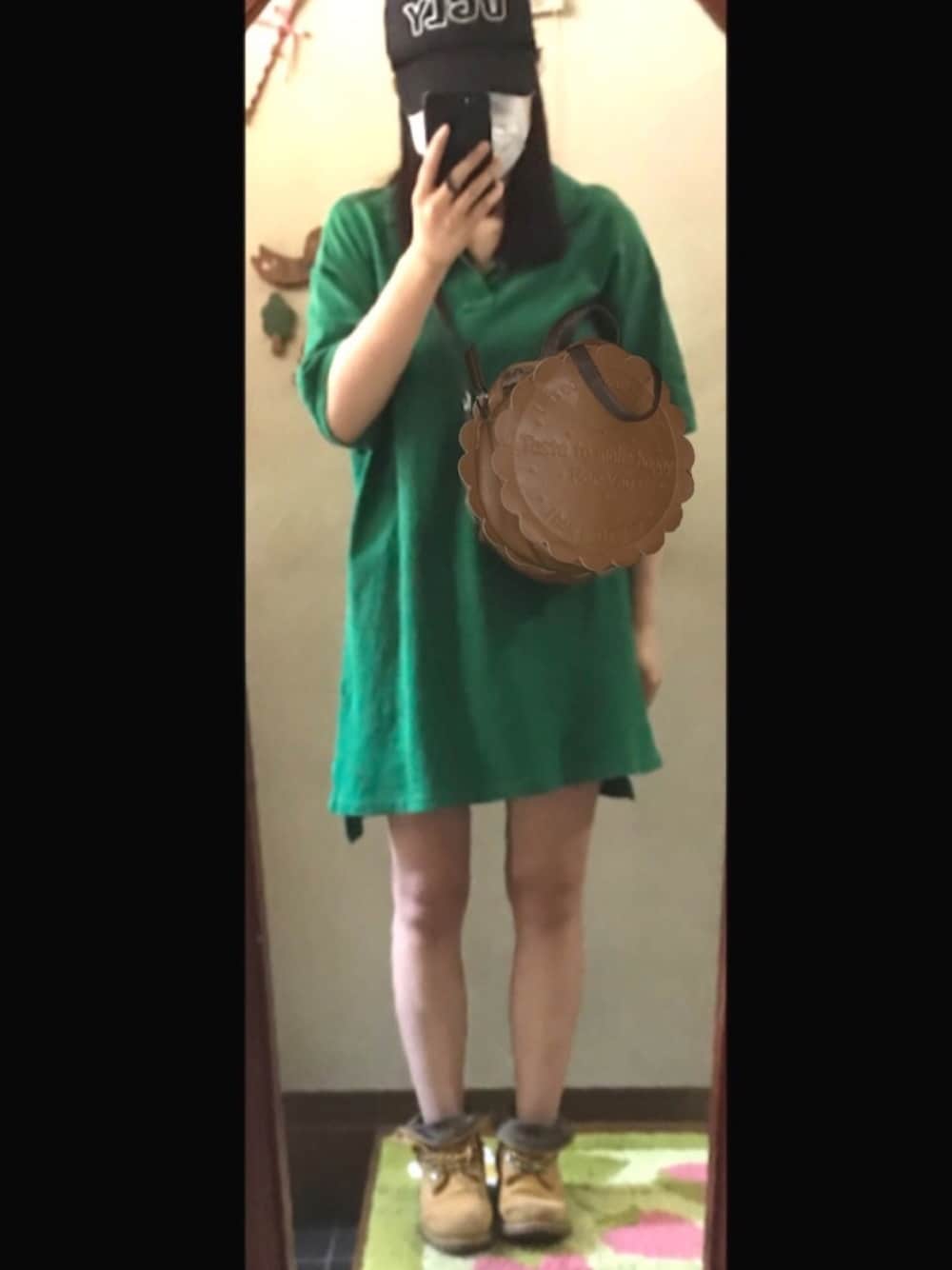 「夏、楽チン、男の子、ポロシャツ、古着、まいにちTシャツ」｜「no brandのアイテム（ショルダーバッグ、ブラウン系）」を使った、アラレさん（レディース・155cm）の夏コーディネートの1枚目の写真
