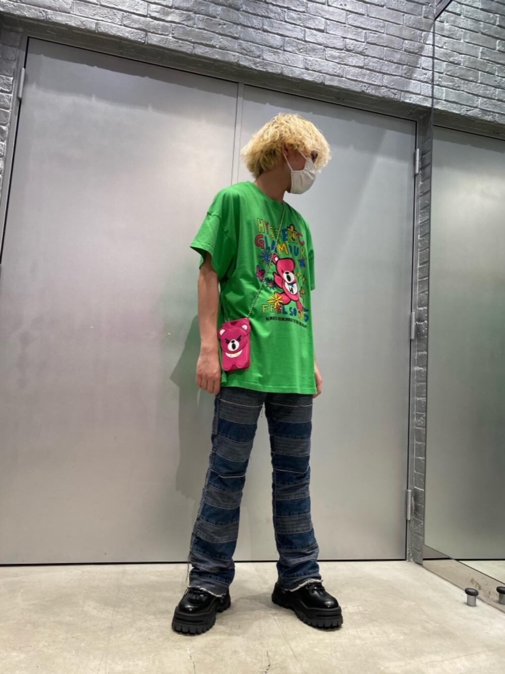 「デニム、ビッグシルエット、Tシャツ、Hysteric Glamour、ベアー、夏コーデ、ヒステリックグラマー、HYSTERICS、thee hysteric xxx、70'sコーデ」｜「HYSTERIC GLAMOURのUSED加工デニム スクラッチフレアパンツ（デニムパンツ、ブルー系）」を使った、YUDAIさん（メンズ・168cm）の夏コーディネートの1枚目の写真