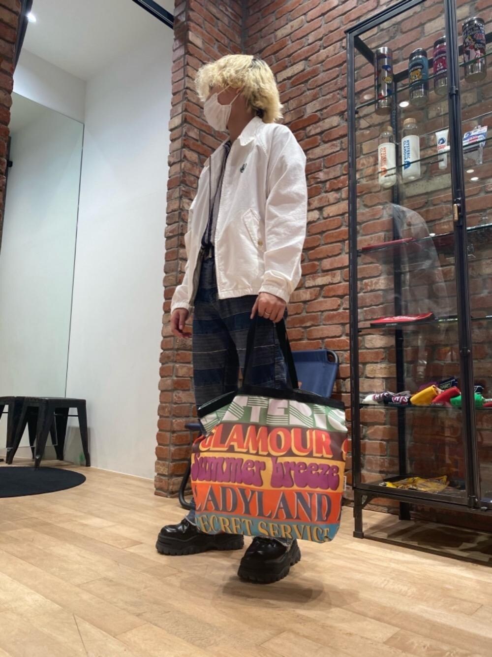 「デニム、Hysteric Glamour、フレアパンツ、半袖シャツ、ヒステリックグラマー、HYSTERICS、thee hysteric xxx、90'Sコーデ」｜「HYSTERIC GLAMOURのUSED加工デニム スクラッチフレアパンツ（デニムパンツ、ブルー系）」を使った、YUDAIさん（メンズ・168cm）の夏コーディネートの1枚目の写真