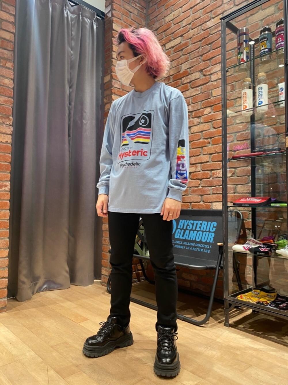 「スニーカー、デニム、スキニー、ロンT、Hysteric Glamour、シンプルコーデ、ヒステリックグラマー、HYSTERICS、thee hysteric xxx」｜「HYSTERIC GLAMOURのブラックデニムスリムパンツ（デニムパンツ、ブラック系）」を使った、YUDAIさん（メンズ・168cm）の秋コーディネートの1枚目の写真