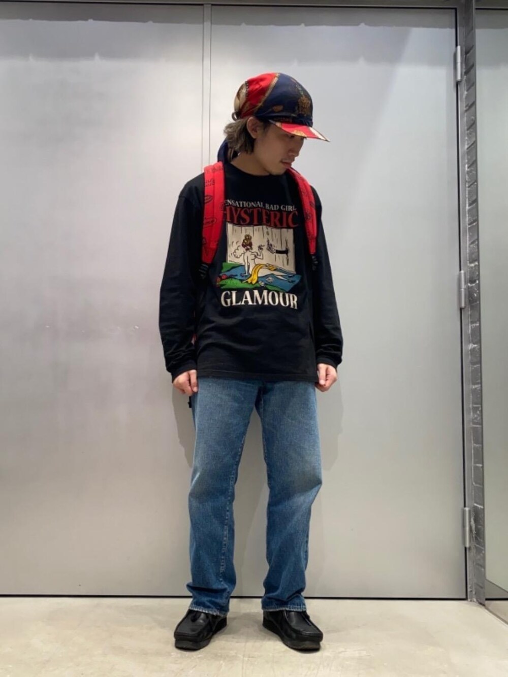 「総柄、ヒステリックグラマー、ストリートコーデ、秋コーデ、HYSTERICS、thee hysteric xxx、でにむ、ロンt、hysteric glamour、90'sコーデ」｜「HYSTERIC GLAMOURのストレートデニムパンツ（デニムパンツ、ブルー系）」を使った、YUDAIさん（メンズ・168cm）の秋コーディネートの1枚目の写真