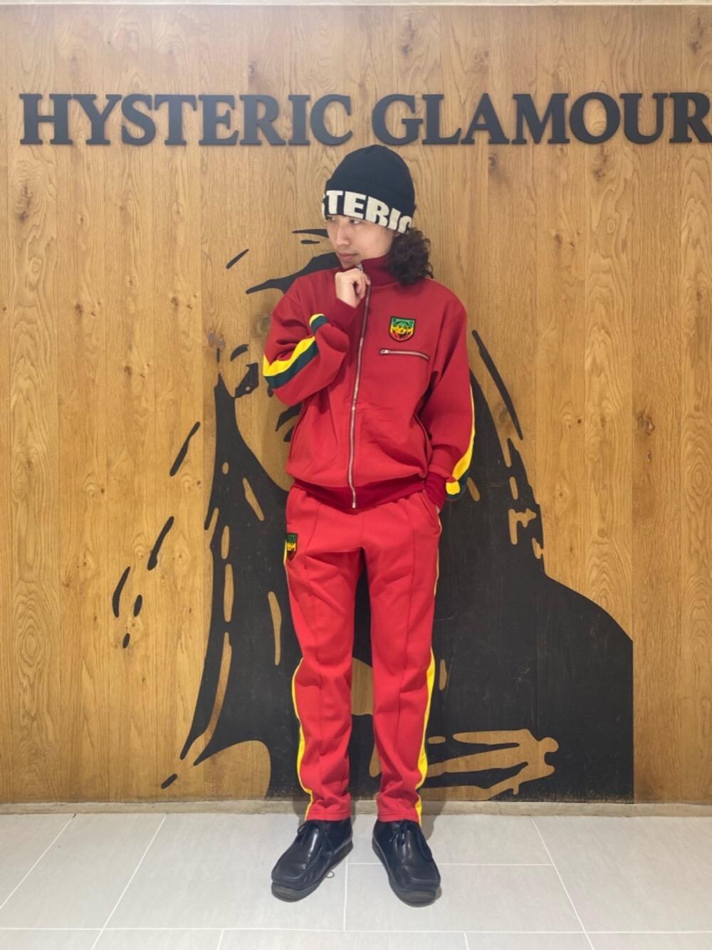「セットアップ、カジュアル、ヒステリックグラマー、HYSTERICS、thee hysteric xxx、hysteric glamour、らふこーで、ストリート⁈」｜「HYSTERIC GLAMOURのRASTAワッペン スウェットパンツ（スウェットパンツ、レッド系）」を使った、YUDAIさん（メンズ・168cm）の春コーディネートの1枚目の写真