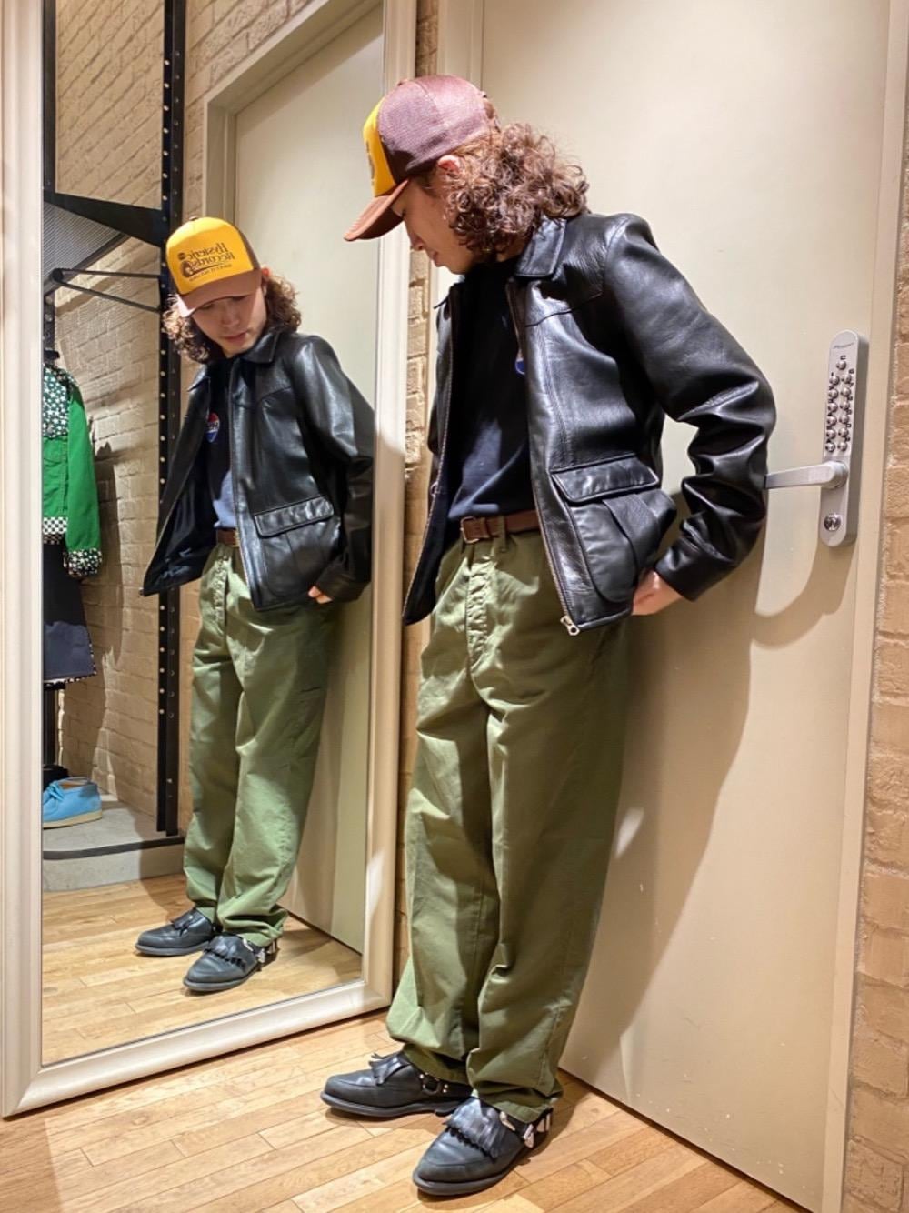 「カジュアル、ヒステリックグラマー、HYSTERICS、thee hysteric xxx、春こーで、みりたりー、hysteric glamour、あめかじ」｜「HYSTERIC GLAMOURのHYS BOTTLERS Tシャツ（Tシャツ/カットソー、ブラック系）」を使った、YUDAIさん（メンズ・168cm）の春コーディネートの1枚目の写真