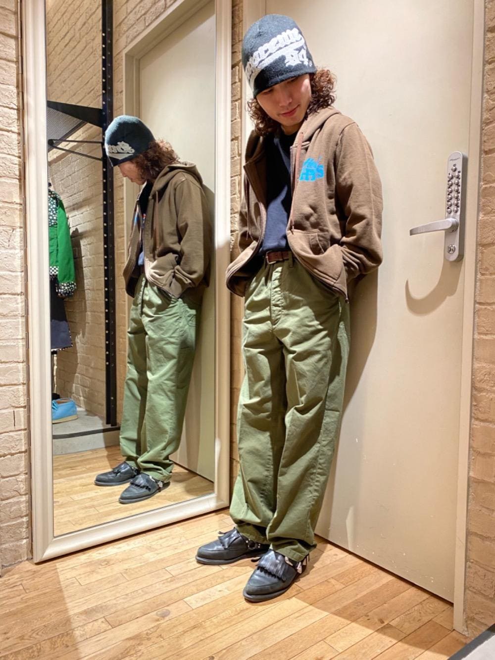 「ヒステリックグラマー、HYSTERICS、thee hysteric xxx、みりたりー、hysteric glamour、Ｔシャツ、あめかじ」｜「HYSTERIC GLAMOURのHYS BOTTLERS Tシャツ（Tシャツ/カットソー、ブラック系）」を使った、YUDAIさん（メンズ・168cm）の春コーディネートの1枚目の写真