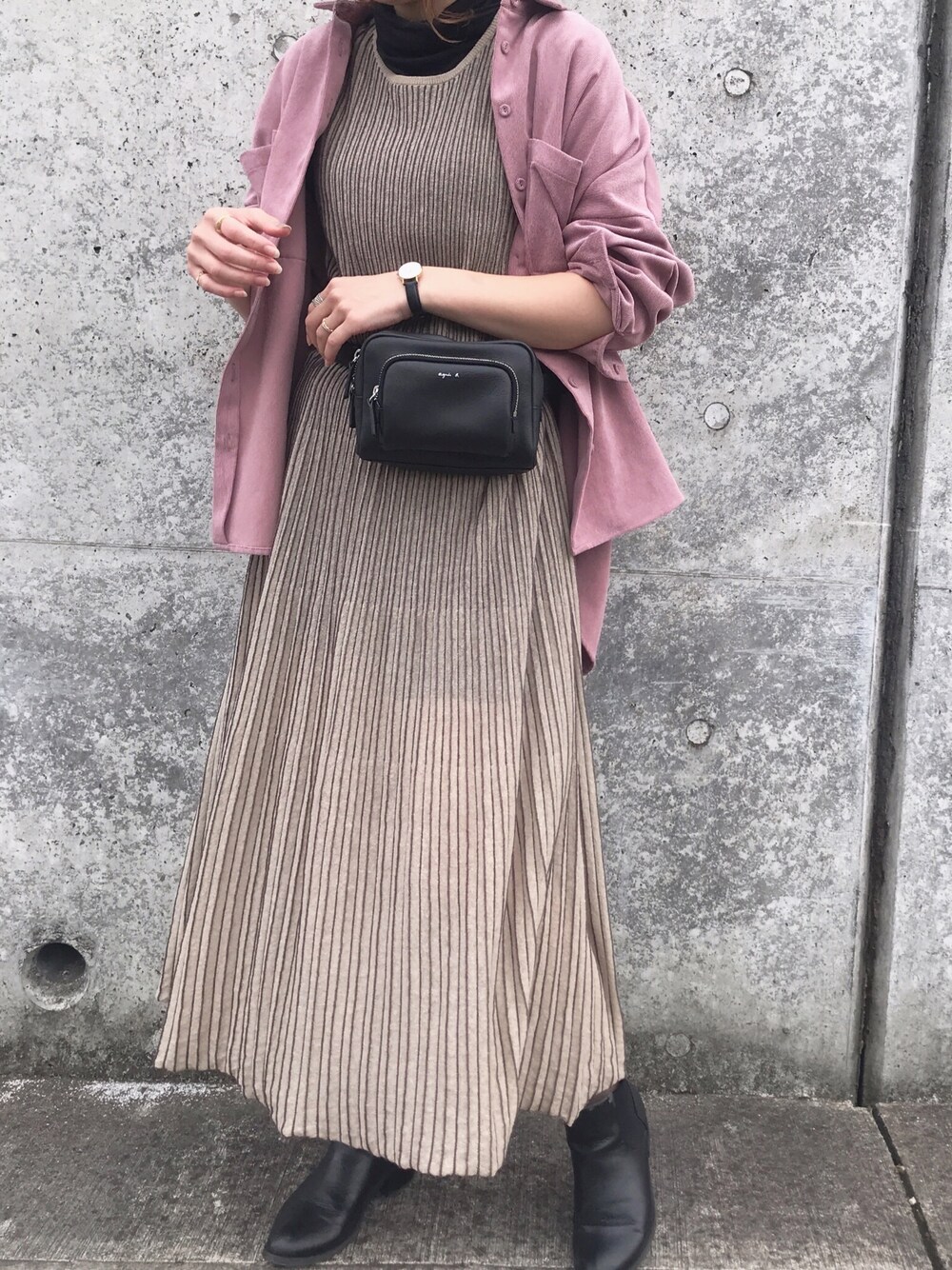 「ワンピース、大人カジュアル、オトナカジュアル、おしゃれさんと繋がりたい、ootd」｜「ZARAのアイテム（シャツ/ブラウス、ピンク系）」を使った、あじゅさん（レディース・164cm）の秋コーディネートの1枚目の写真