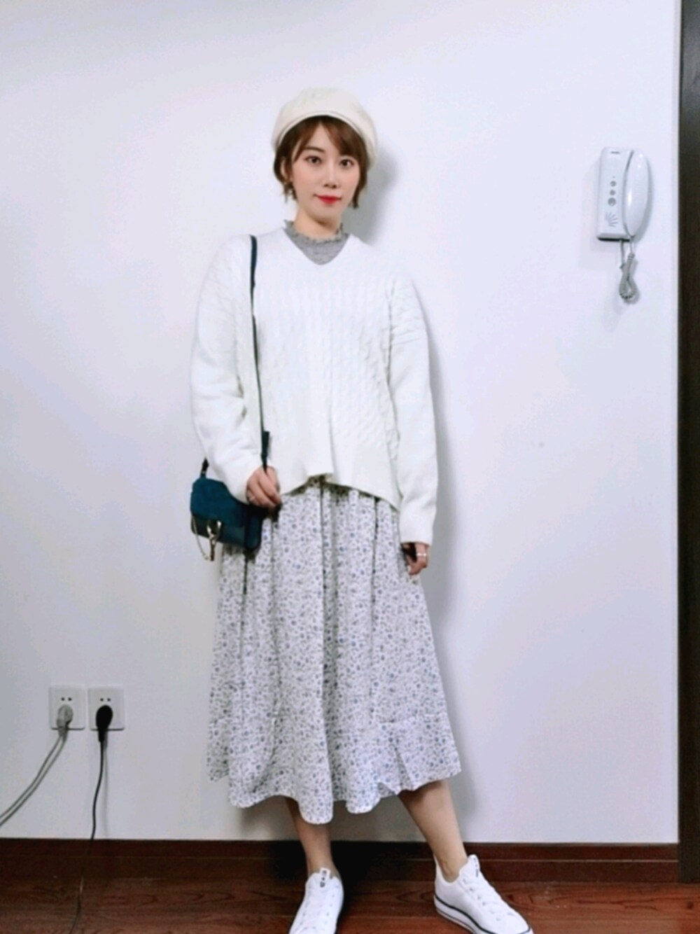 「休闲」｜「GUのアイテム（ニット/セーター、ホワイト系）」を使った、小黄包圆圆さん（レディース・160cm）の冬コーディネートの1枚目の写真