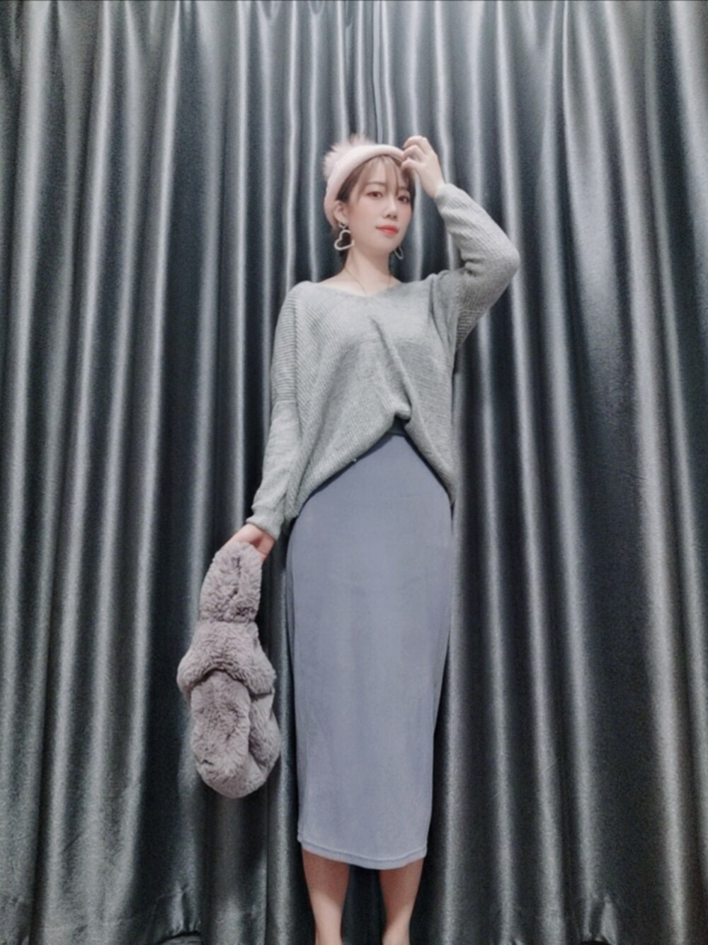 「休闲」｜「GUのアイテム（スカート、ブルー系）」を使った、小黄包圆圆さん（レディース・160cm）の春コーディネートの1枚目の写真