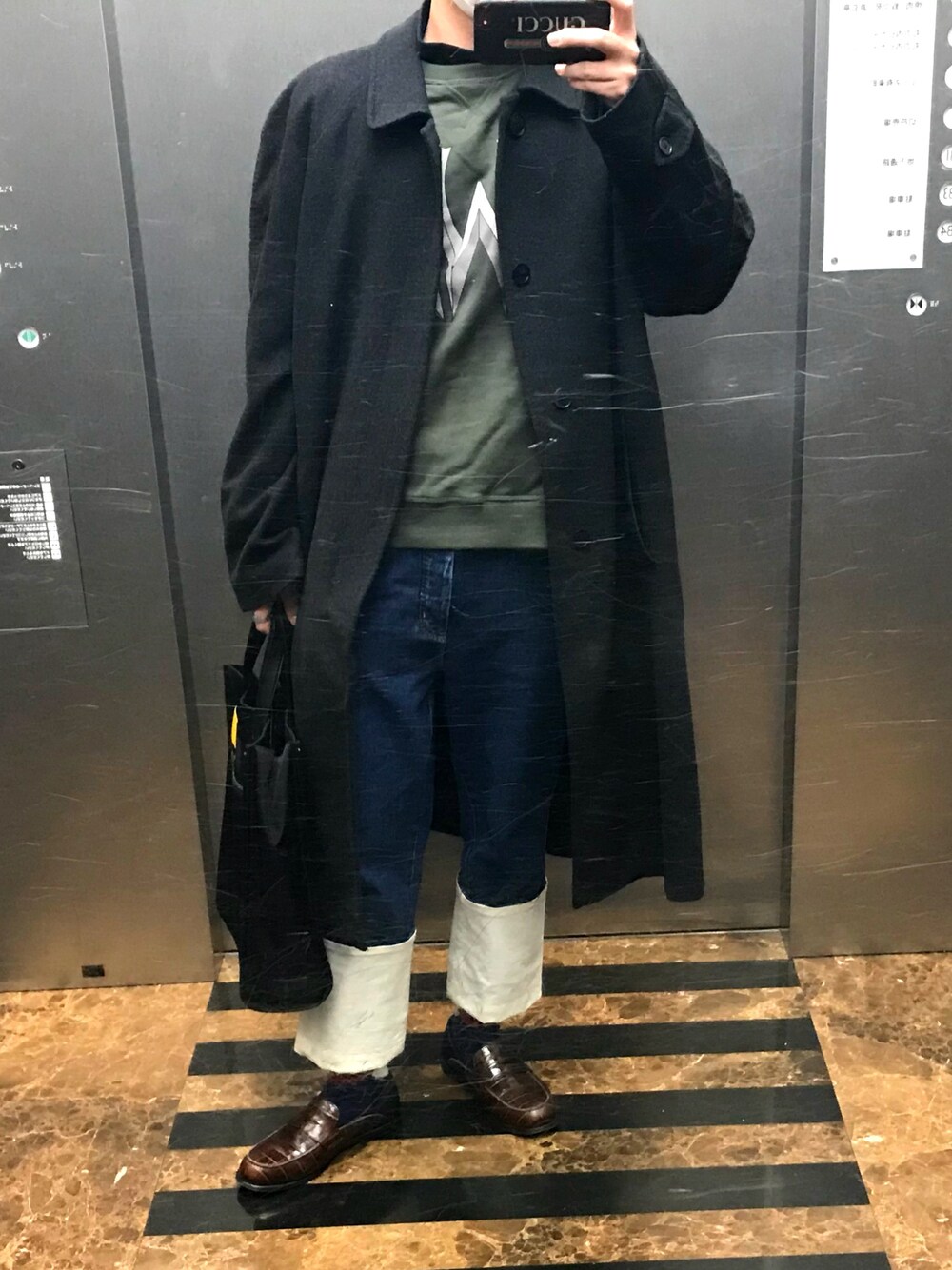 「おしゃれさんと繋がりたい、冬コーデ、ドルマンスリーブ、大人カジュアル、スウェット、古着、ゆるコーデ、LOEWE、ローファー、休日スタイル」｜「Haight&Ashburyのアイテム（ステンカラーコート、グレー系）」を使った、masanoatelierさん（メンズ・171cm）の冬コーディネートの1枚目の写真